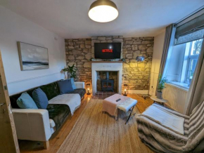 Rush Hill Cottage - with parking for 2 cars